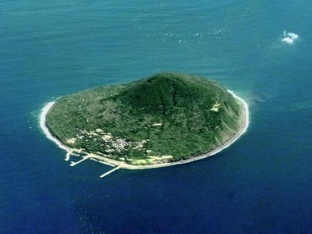 利島(東京都利島村)の航空写真 利島(東京都利島村)の航空写真の写真