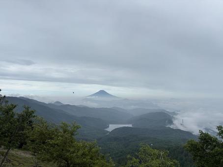 薄ら見える富士山 薄ら見える富士山の写真