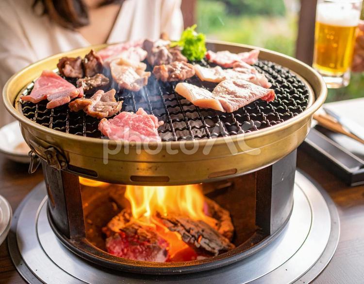 バーベキューと乾杯の瞬間 バーベキュー,屋外,乾杯の写真素材
