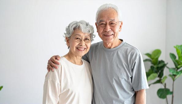 笑顔のシニア夫婦 笑顔のシニア夫婦の写真