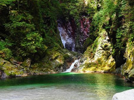 尾白川渓谷・千ヶ淵 尾白川渓谷・千ヶ淵 滝,川,水の写真素材