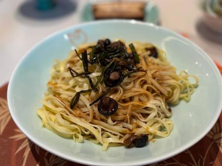 蘇州の郷土料理・香ばしい蘇州麺の一皿 蘇州の郷土料理・香ばしい蘇州麺の一皿 蘇州麺,中国料理,中華麺の写真素材