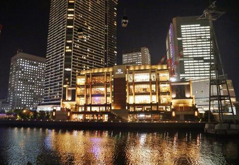 汽車道から臨むみなとみらいの夜景 みなとみらい,みなとみらい21,ノートルダム横浜みなとみらいの写真素材