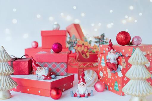 クリスマスプレゼントとニッセたち クリスマス,プレゼント,ニッセの写真素材
