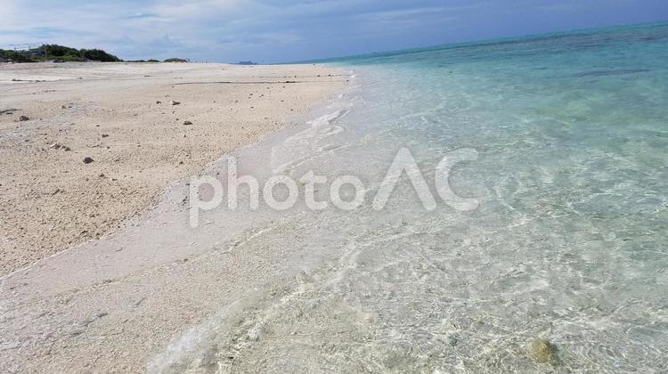 白い砂浜8　ナガンヌ島（Okinawa）ちゅらたび　沖縄 白い砂浜,海岸線,リゾートの写真素材