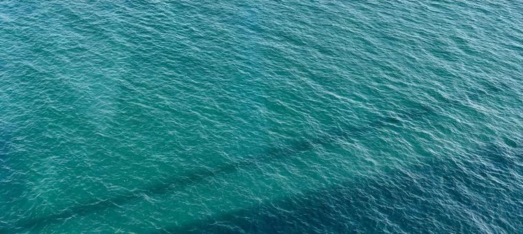 海 海 海,波,ブルーの写真素材