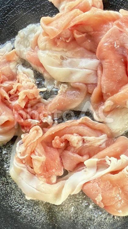 フライパンの焼肉を箸で調理 肉を炒める,炒める,豚肉の写真素材