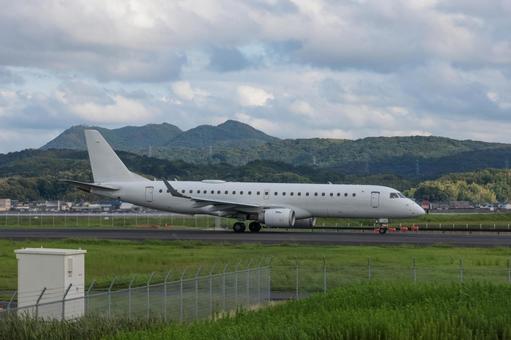 出雲空港の静かな午後の光景 出雲空港の静かな午後の光景 飛行機,航空機,旅客機の写真素材