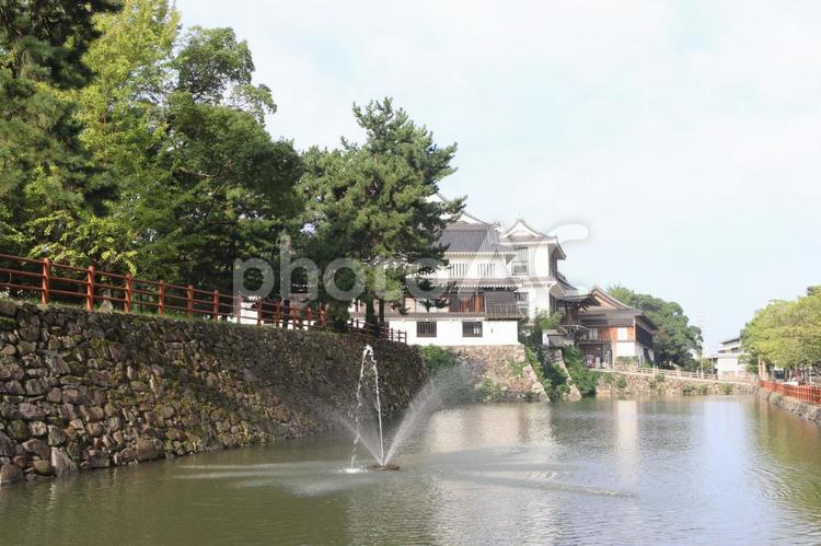 小倉城の堀 ビル,何人もありません,公園の写真素材