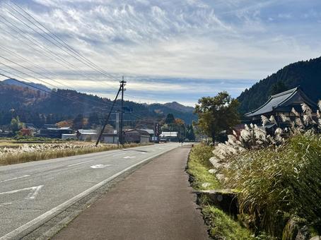 11月　秋の福井県坂井市山奥の景色 秋,ハイキング,山並みの写真素材