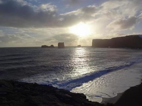 アイスランド　海と夕日 アイスランド,海,波の写真素材