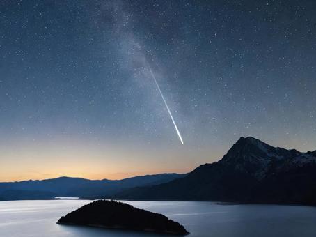 綺麗な海と流れ星 綺麗な海と流れ星の写真