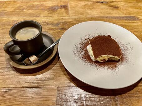 カフェでティラミスとコーヒー ティラミス,コーヒー,カフェの写真素材