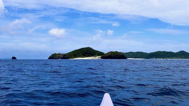 カヤックから見た慶良間諸島の海の風景 カヤックから見た慶良間諸島の海の風景の写真