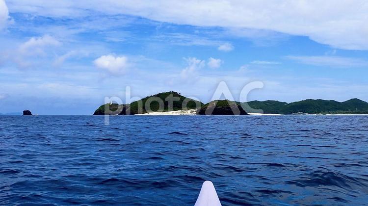 カヤックから見た慶良間諸島の海の風景 海,島,波の写真素材