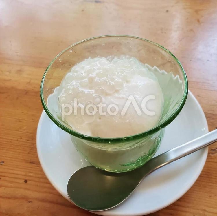 アジアンカフェデザート アジアンカフェ,デザート,皿の写真素材