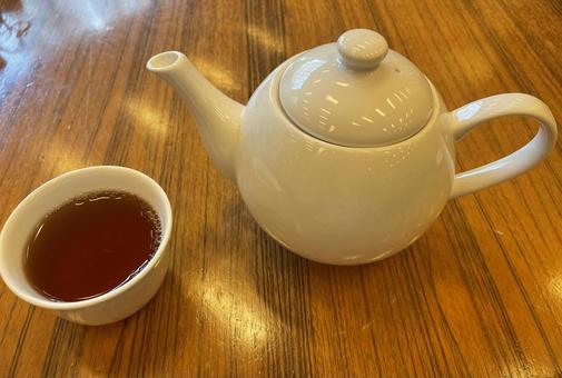 ティーポットとお茶 ティーポットとお茶の写真