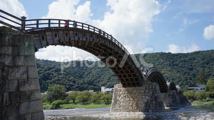 錦帯橋と山と川の風景 錦帯橋,岩国,山口の写真素材