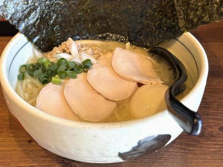 美味しそうな塩ラーメン 美味しそうな塩ラーメン ラーメン,塩ラーメン,チャーシューの写真素材