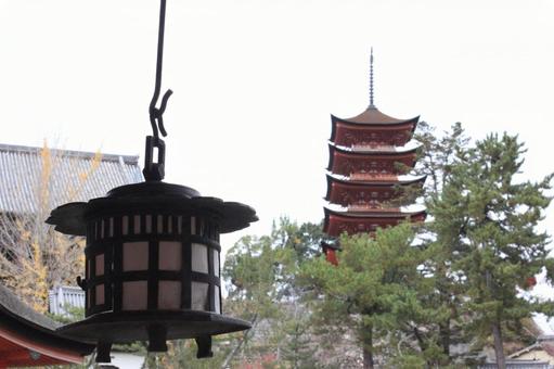 厳島神社の五重塔の写真 厳島神社の五重塔の写真の写真