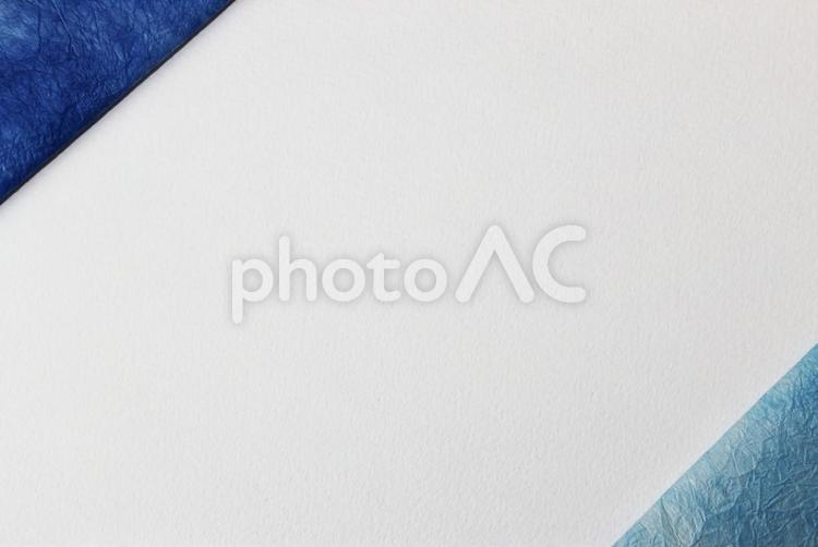 白背景に青い和紙のコーナー 白,背景,テクスチャの写真素材