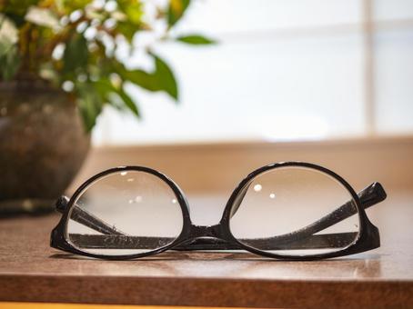 午後の光と眼鏡の記憶 眼鏡,暮らし,日常の写真素材