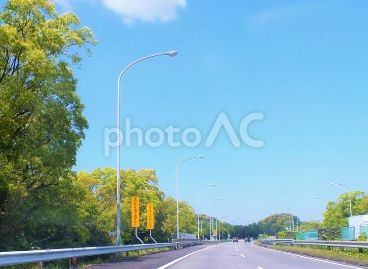 爽やかな新緑の高速道路と青空 高速道路,東名高速道路,新緑の写真素材
