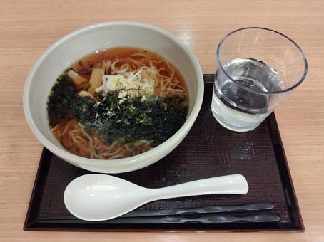 ホテルの夜食 あっさり醤油ラーメン ホテルの夜食 あっさり醤油ラーメン ラーメン,中華そば,夜食の写真素材