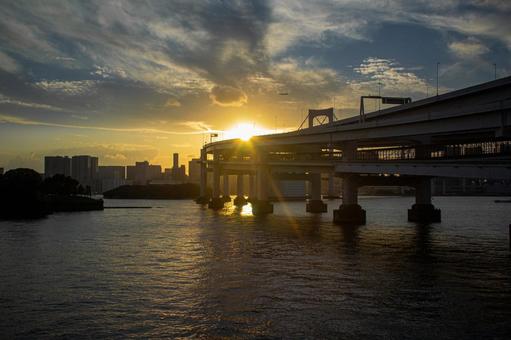 お台場からの夕景(東京の都市風景) お台場からの夕景(東京の都市風景) お台場,レインボーブリッジ,街並みの写真素材