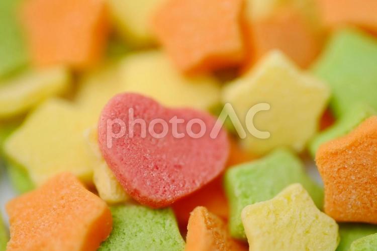 ハート型のお菓子と星型のお菓子 星形,ハート,菓子の写真素材