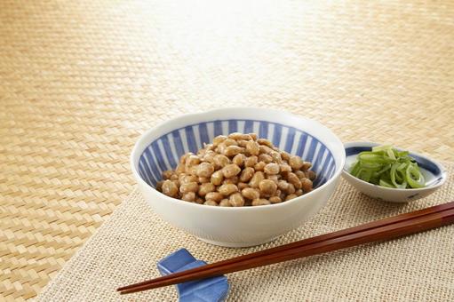 水戸納豆 水戸納豆 納豆,箸,食卓の写真素材