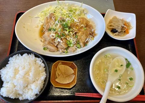 油淋鶏定食 油淋鶏定食の写真