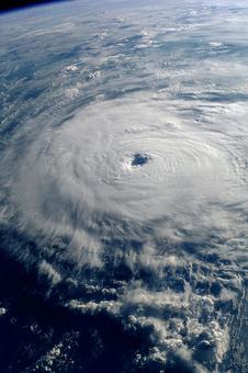 地球を覆う圧倒的なスケールの台風 地球を覆う圧倒的なスケールの台風の写真