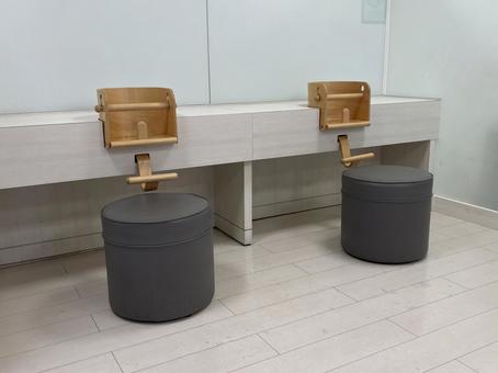 ごはんがあげやすいベビーチェア ベビーチェア,大人,大人用の写真素材