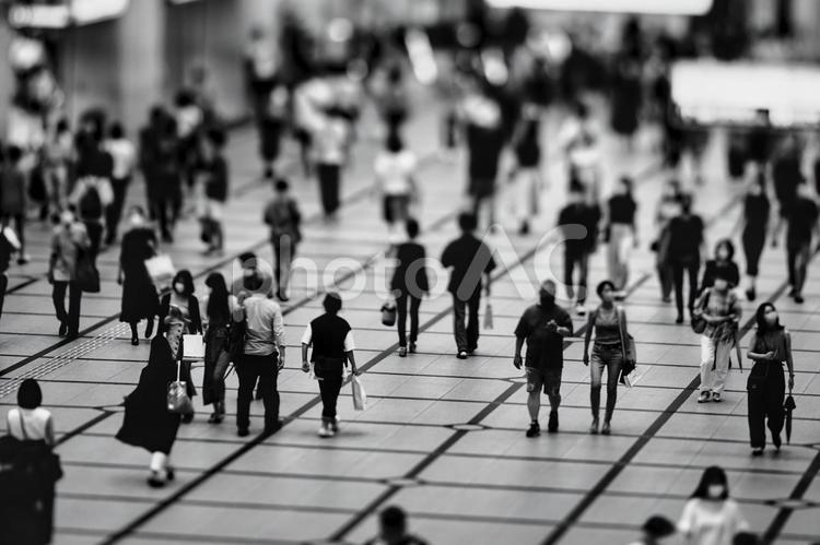 都市を行き交う群衆 ビジネスイメージ ショッピング,おでかけ,休日の写真素材