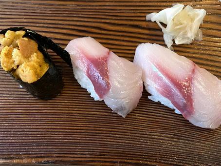 Yellowtail sushi, nigiri sushi, sea urchin gunkanmaki, pickled ginger, JPG