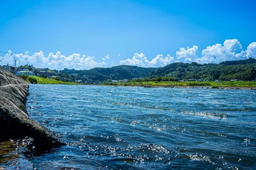 夏の青空と大きな川 夏の青空と大きな川 川,河川,河の写真素材