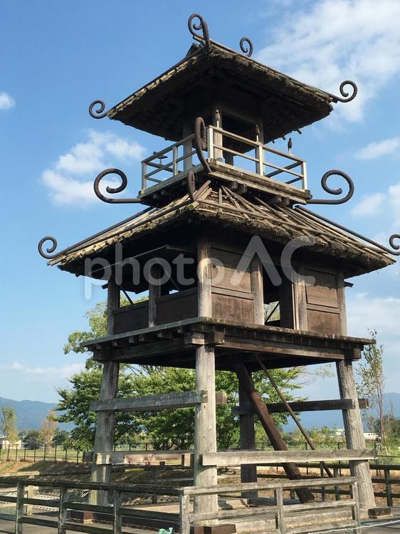 唐古鍵遺跡　復元楼閣　青空　田原本町 唐古鍵遺跡,復元楼閣,青空の写真素材