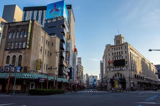 早朝の浅草駅前 浅草,浅草駅,駅ビルの写真素材
