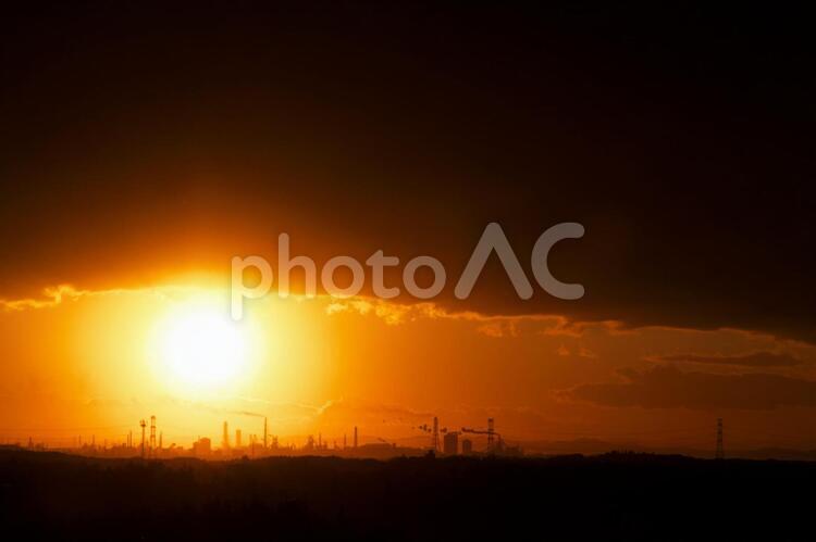 夕暮れの工場地帯 夕暮れ,夕方,夕日の写真素材