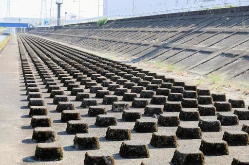 コンクリートブロック コンクリートブロック ブロック,河川敷,大井川の写真素材