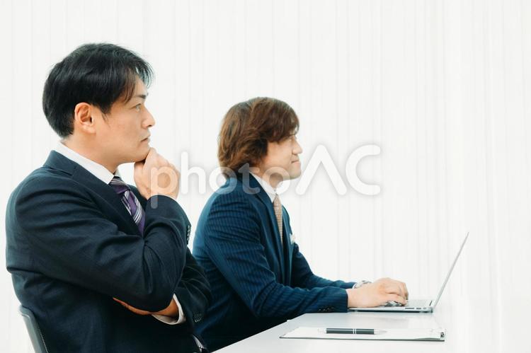 考えるビジネスマン・面接官 面接官,面接,就職活動の写真素材