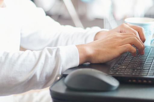 休日のリモートワーク8 プログラミング,リモートワーク,webライターの写真素材