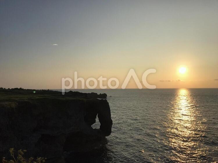 夕暮れ たそがれ,光,反射の写真素材