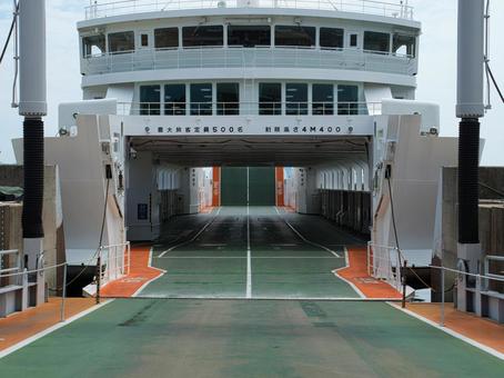 四国汽船とよしま フェリー,船,乗船の写真素材