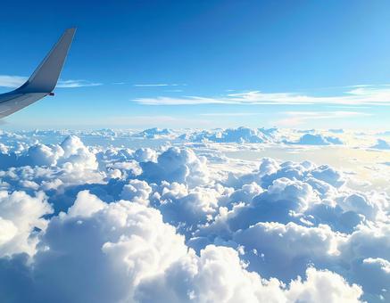 飛行機の窓から見える雲海と青空 飛行機の窓から見える雲海と青空の写真