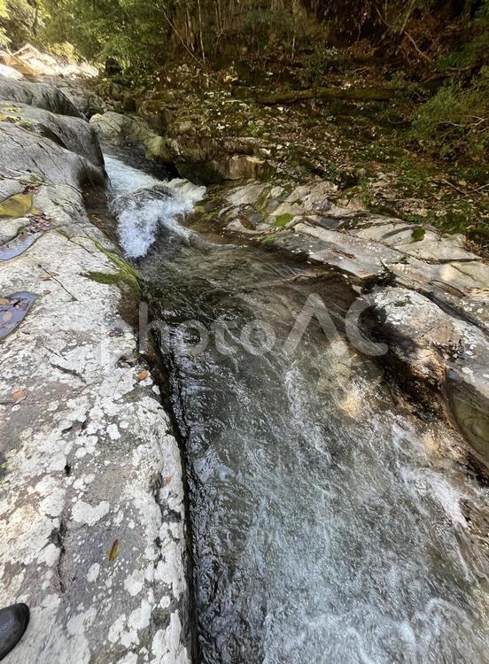四万十のすごい川の流れ 岩,岩山,ハイキングの写真素材