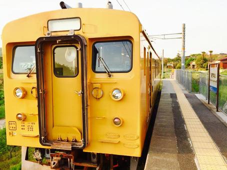 長門本山駅に停車中の電車 山口,山口県,鉄道の写真素材