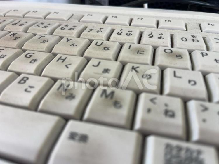 使い込まれたキーボード キーボード,パソコン,オフィスの写真素材