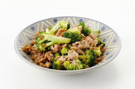 ブロッコリーと豚こまの炒め物 ブロッコリーと豚こまの炒め物,ブロッコリー,野菜の写真素材